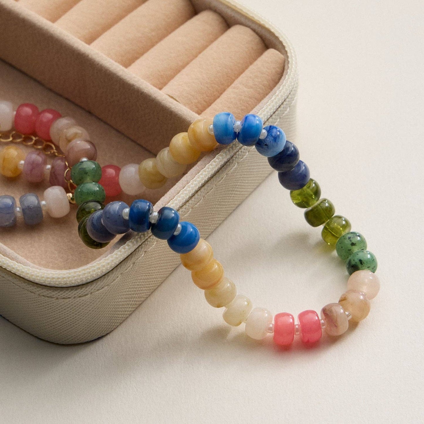 Gradient Color Round Disc Beaded Necklace: 3 Colors